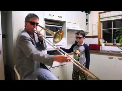 Youtube: Vater spielt Trompete, Sohn den Ofen