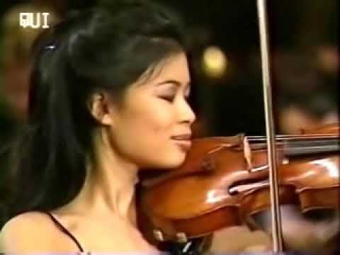 Youtube: Vanessa-Mae plays Toccata & Fugue