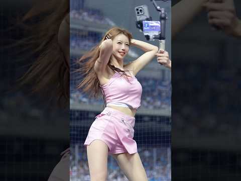 Youtube: 雅英的迷蹤步三振舞 鬼靈精怪 #이아영 #李雅英 #leeayoung