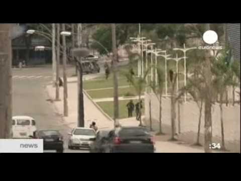 Youtube: Rio de Janeiro - 20.000 Polizisten und Elite...27.11.2010 /deutsch