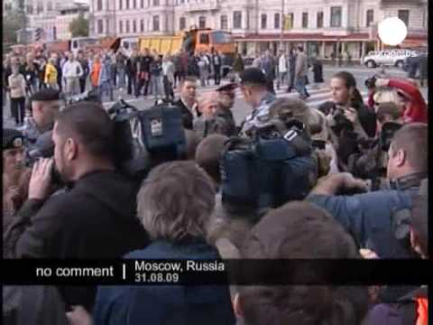 Youtube: Arrests as Russian police break up opposition protest