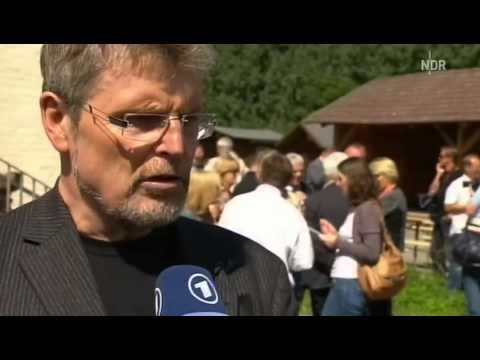 Youtube: 12.08.2012 NDR Nordmagazin - Protest gegen NPD-"Pressefest" in Pasewalk - Gehege bei Viereck
