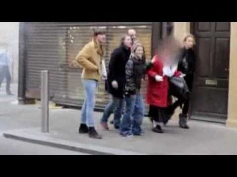 Youtube: Super Oma schlägt und verjagt Diebe! Aggressiv mit Handtasche in Northhampton/England