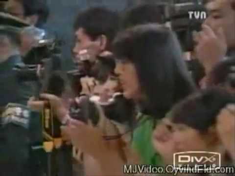 Youtube: Crazy Fans attack Michael jackson and crying
