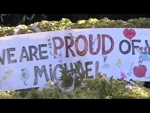 Youtube: Michael Jackson fans decorating Neverland ,June 2005