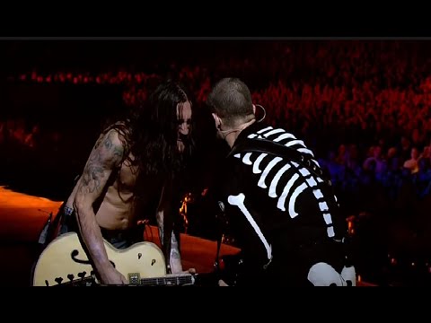 Youtube: Red Hot Chili Peppers - Californication LIVE Slane Castle 2003