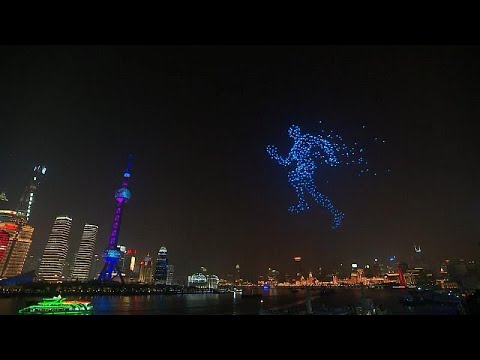 Youtube: Shanghai: Lichtkunstwerk aus 2.000 leuchtenden Drohnen