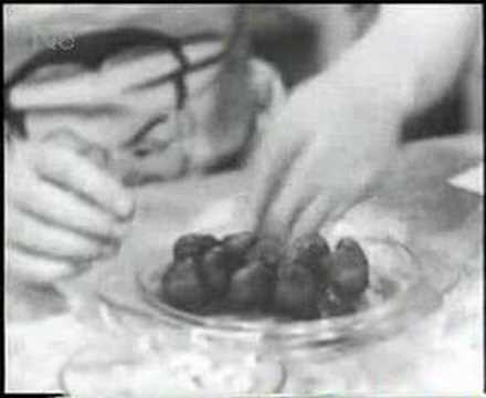 Youtube: Clemens Wilmenrod und die gefüllte Erdbeere
