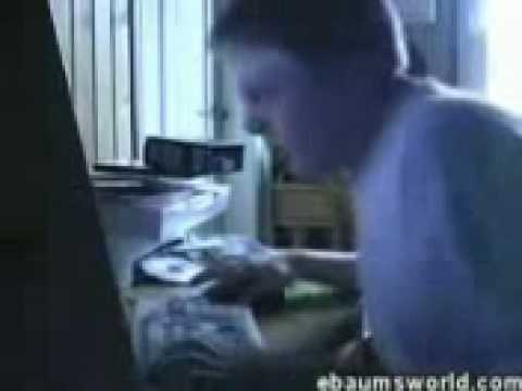 Youtube: Verrücktes Kind rastet weger seinem PC aus