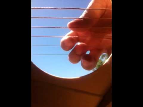 Youtube: iphone 4 inside a guitar oscillation! VERY GOOD!