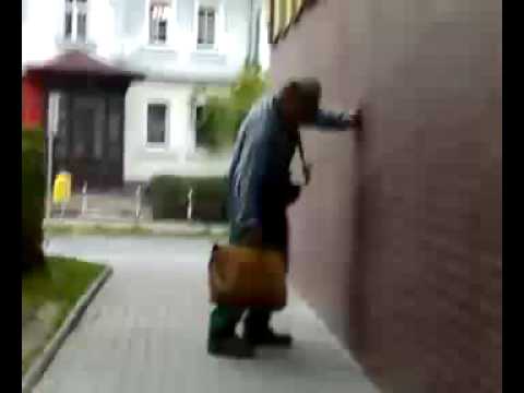 Youtube: Besoffener Pole geht zur Arbeit/Drunken Polish Man Going To Work