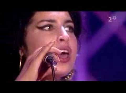 Youtube: amy winehouse - back to black (live album chart show 2006)