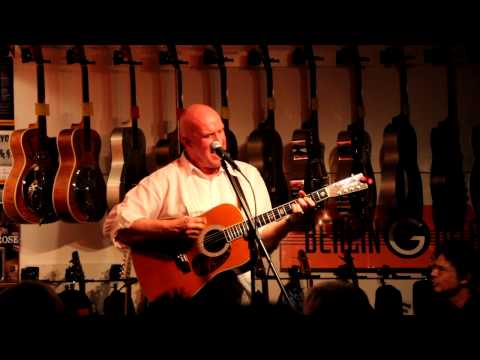 Youtube: I Like Your Absence - Julian Dawson (live in Berlin Guitars)