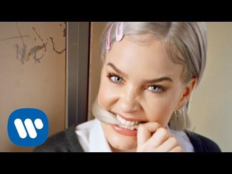 Youtube: Anne-Marie - 2002 [Official Video]