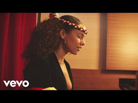 Youtube: Alicia Keys - Raise A Man (Official Video)