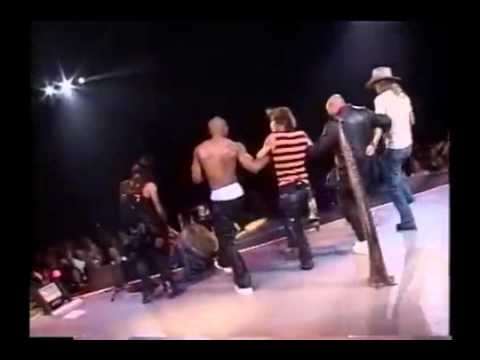 Youtube: Aerosmith & Run DMC - Walk This Way [Live in Camden]