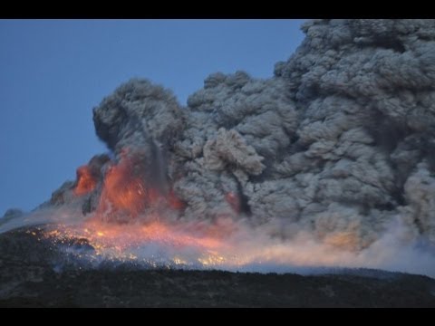 Youtube: 火山噴火の瞬間！新燃岳「噴出す火山弾」霧島連山　 lightning japan mount Shinmoedake volcano 火口