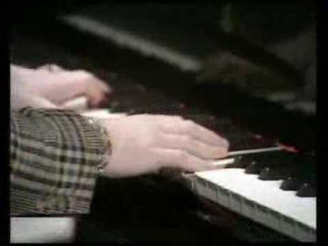Youtube: Elton John - Sorry Seems To Be The Hardest Word - 1976
