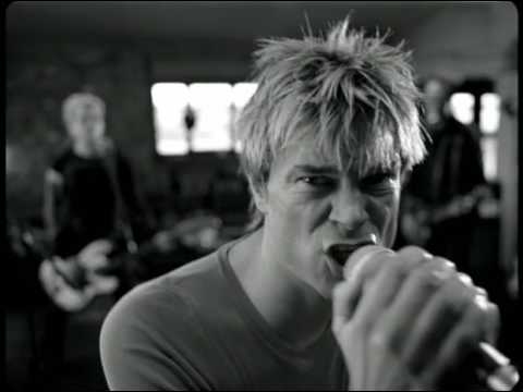 Youtube: Die Toten Hosen // „Steh auf, wenn du am Boden bist“  [Offizielles Musikvideo]