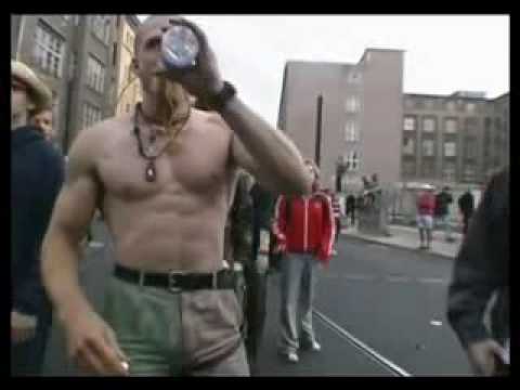 Youtube: The TechnoViking @ Fuckparade 2000