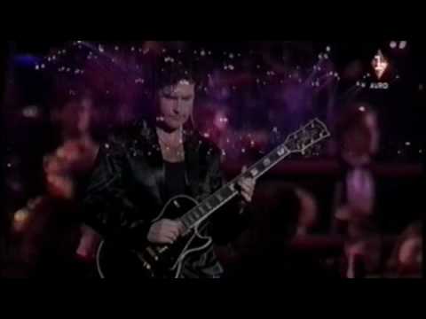 Youtube: Simple Minds - Belfast Child (live)