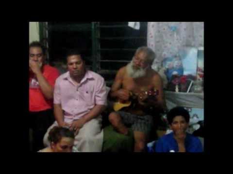 Youtube: Tenisia spending Christmas Weihnachten in Tonga with family (Südsee)
