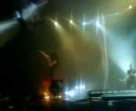 Youtube: bring me to life evanescence live in paris 25/05/07
