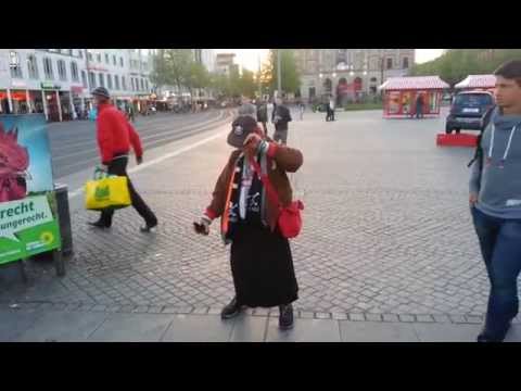 Youtube: Klaus Bärbel singt am Bremer Hauptbahnhof