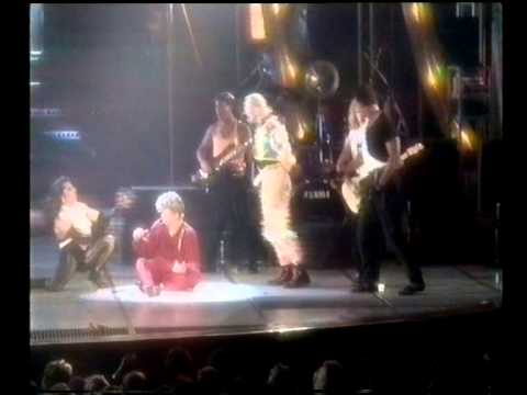 Youtube: David Bowie - Fashion - 1987
