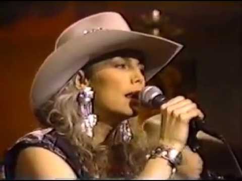 Youtube: Emmylou Harris & Dwight Yoakam - GoldenRing