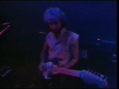 Youtube: Genesis - Mama Live