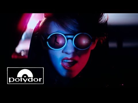 Youtube: La Roux - In For The Kill (Official Video)