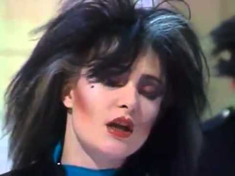Youtube: "Siouxsie And The Banshees" I'l Est Né, Le Divin..