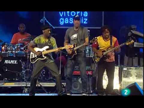 Youtube: Stanley Clark, Marcus Miller & Victor Wooten - Beat It