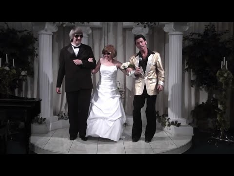 Youtube: Elvis Impersonator Renewed Wedding Vows For Couple Accused of Shackling Kids