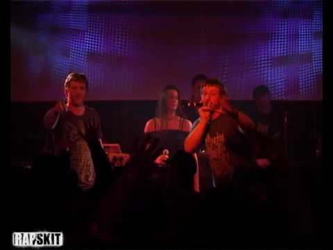 Youtube: Stieber Twins & Cora E - Harte Zeiten (2010 in Berlin)