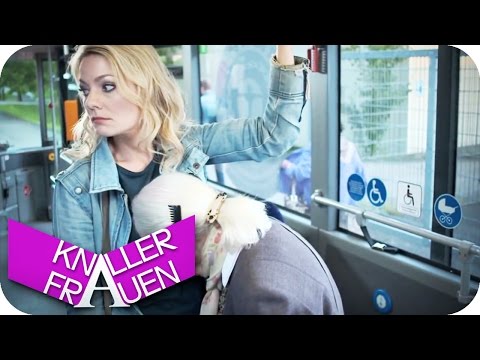 Youtube: Gesicht im Dekolleté & Hast du das gehört? - Knallerfrauen mit Martina Hill in SAT.1