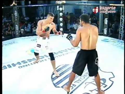 Youtube: Capoeira vs Muay-Thai.flv