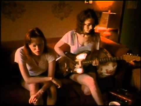 Youtube: Karen Elson and Melissa Auf der Maur - Devil's Plaything (Danzig Cover)