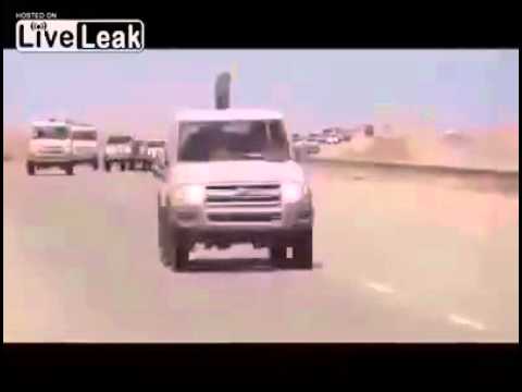 Youtube: United States Apache attack helicopter following behind ISIS convoy into Syria from Iraq