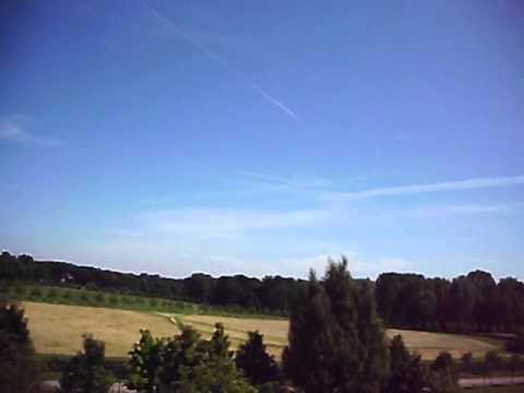 Youtube: Wolken Zeitraffer 2. August 2012 (mit superfiesen Kondensstreifen)