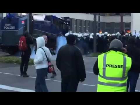 Youtube: Pegida Demo Köln 09.01.2016 Pressevertreter als Böllerwerfer identifiziert