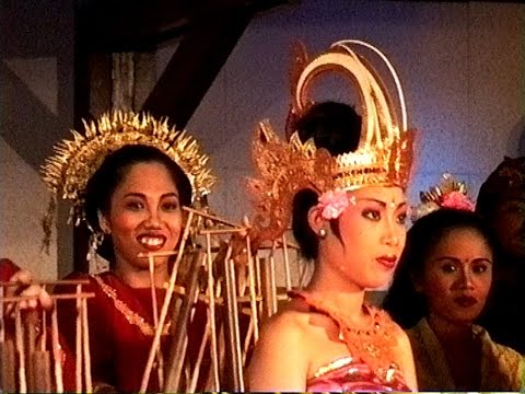 Youtube: Bali - Großes Gamelan Orchester - Angklung Ensemble - Traditionelle Musik