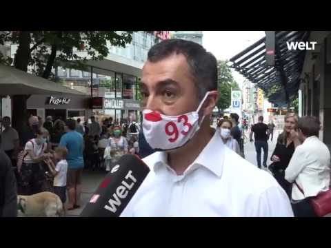 Youtube: Cem Özdemir: "Wir sind hier in Deutschland, bitte Maul halten, danke."