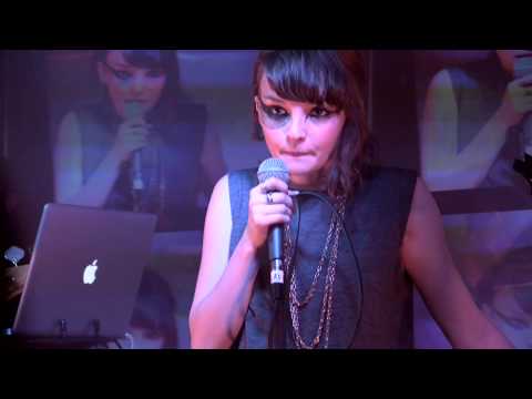 Youtube: CHVRCHES // The Mother We Share // Live