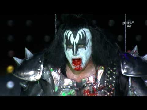 Youtube: KISS - Gene Simmons Bass Solo / I Love It Loud - Rock Am Ring 2010 - Sonic Boom Over Europe Tour