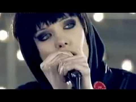 Youtube: Crystal Castles - Crimewave Live in UK