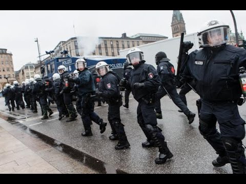 Youtube: NPD-Demo in Hamburg: 35 Nazis, 800 Gegner