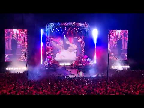 Youtube: Nonostante tutto - Elisa feat. Cesare Cremonini (San Siro)