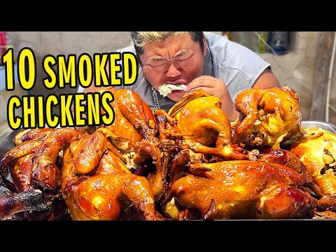Youtube: 10 chickens are braised and then smoked, each of the monkey brothers holds one and gnaws it